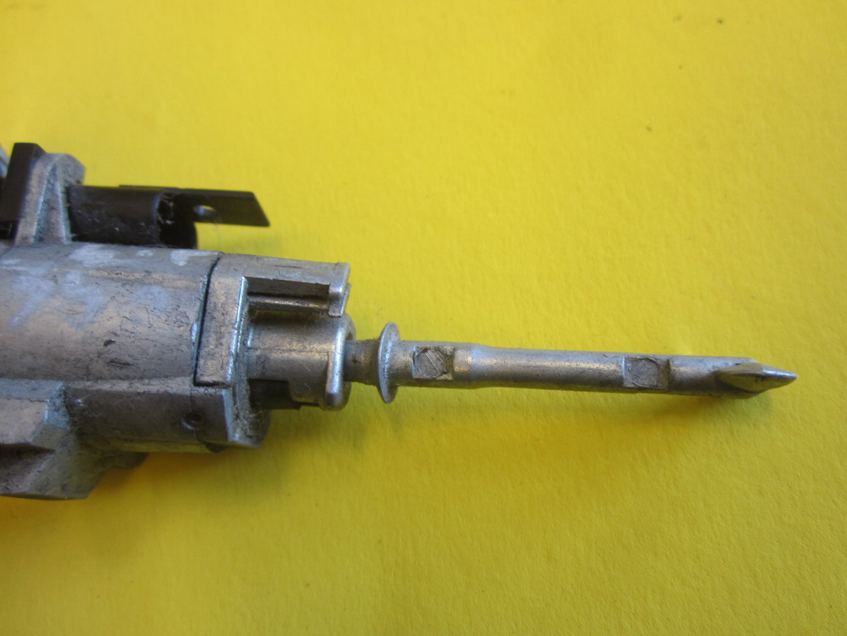 Mercedes Benz LEFT FRONT DOOR LOCK CYLENDER Used Auto Parts